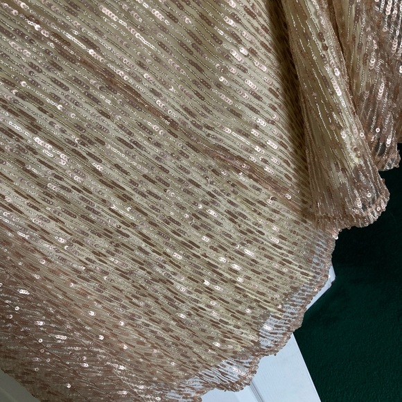 Ivy City Co “Goldie” —Elegant Gold Evening Dress - Picture 4 of 4